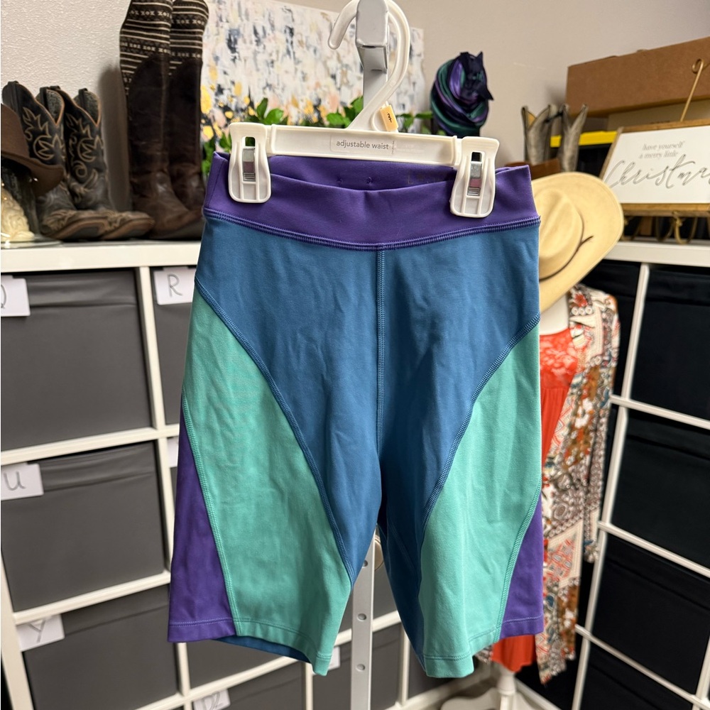 l*space Active Lspace Purple, Teal & Blue Colorblock Sunburst Bike Shorts